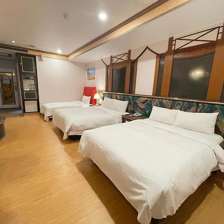 Wenpin Hotel - Pier 2 Kaohsiung Exterior photo