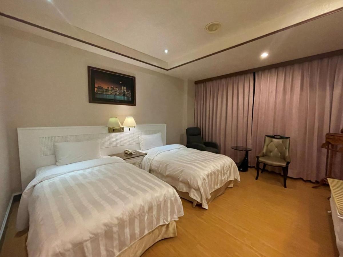 Wenpin Hotel - Pier 2 Kaohsiung Exterior photo