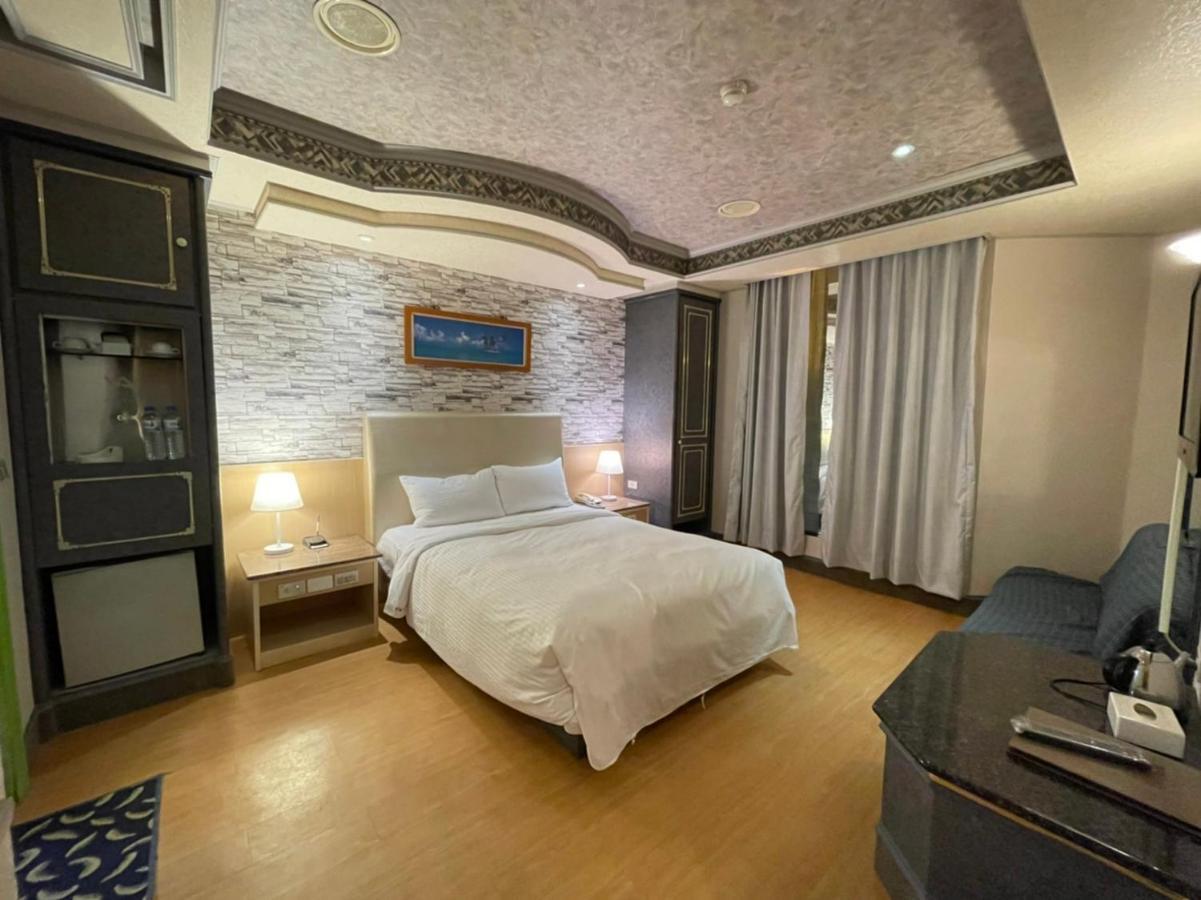 Wenpin Hotel - Pier 2 Kaohsiung Exterior photo