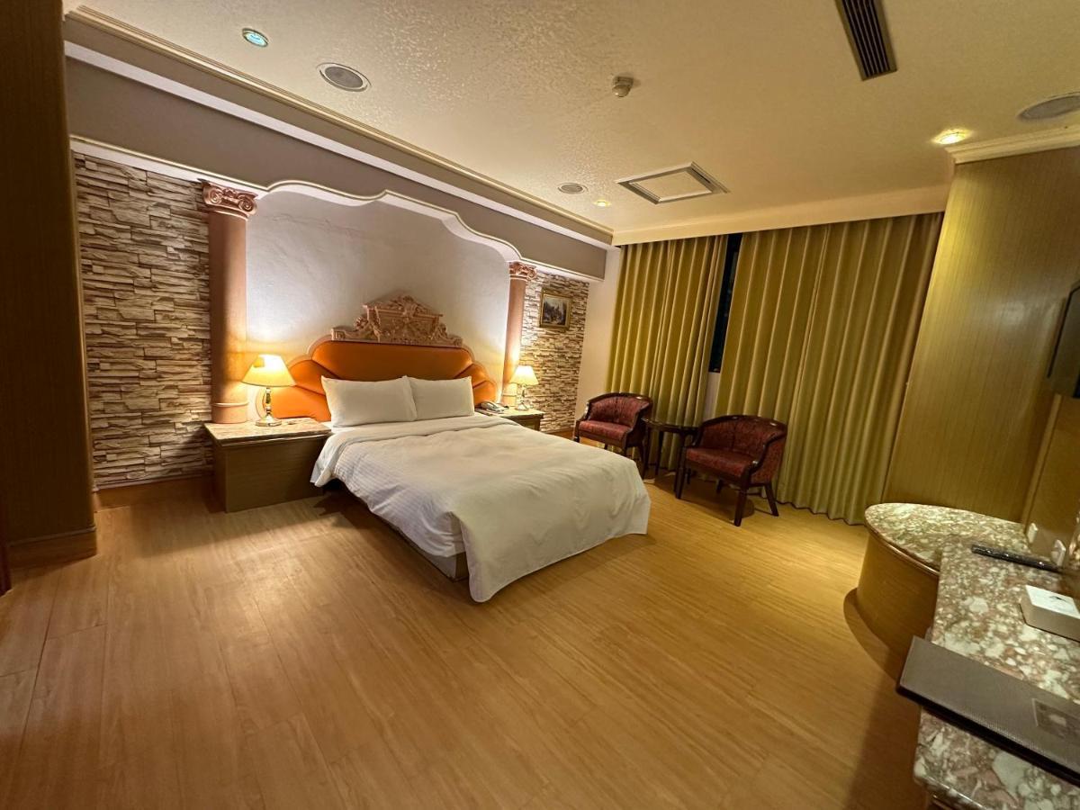 Wenpin Hotel - Pier 2 Kaohsiung Exterior photo