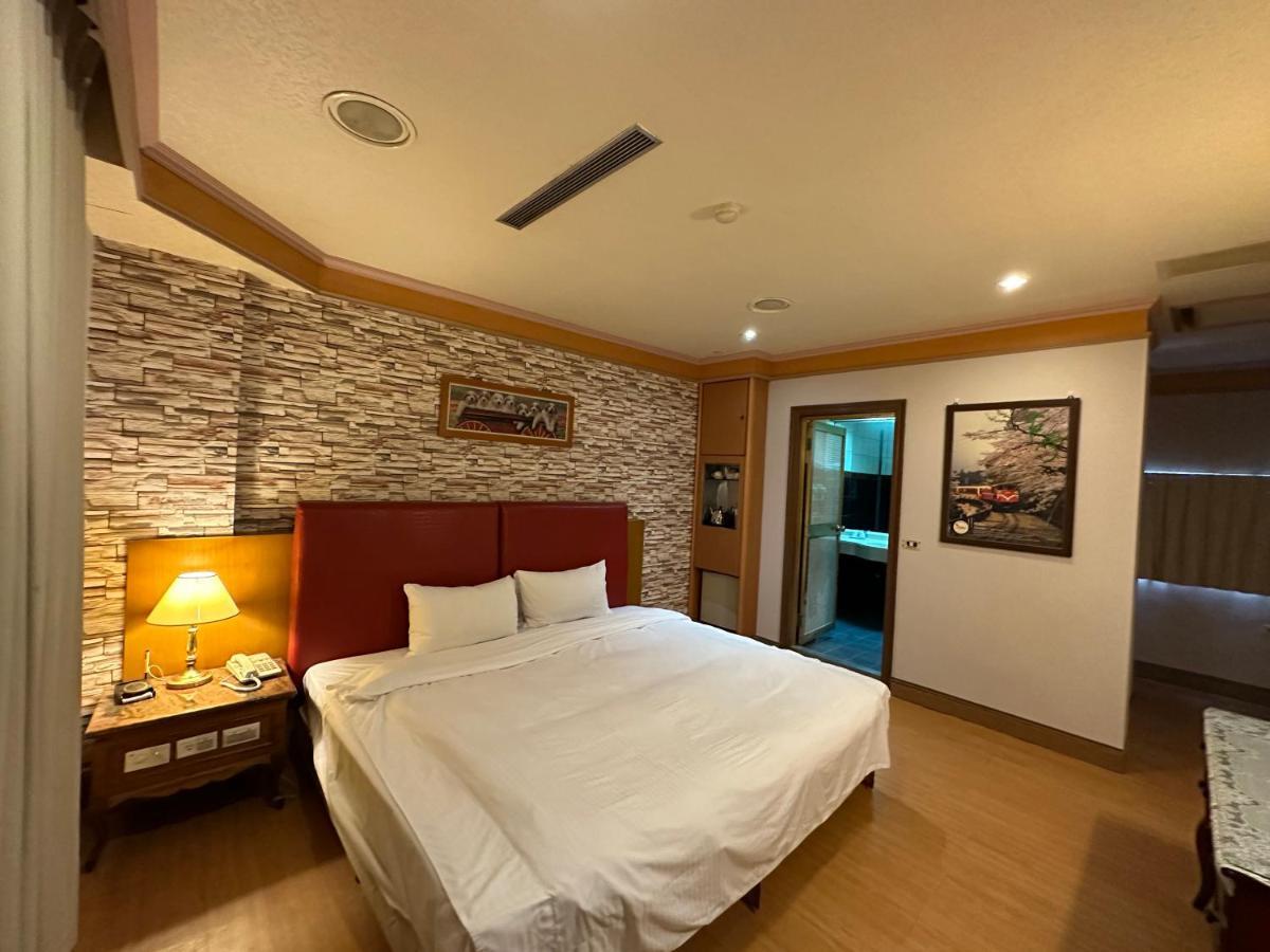 Wenpin Hotel - Pier 2 Kaohsiung Exterior photo