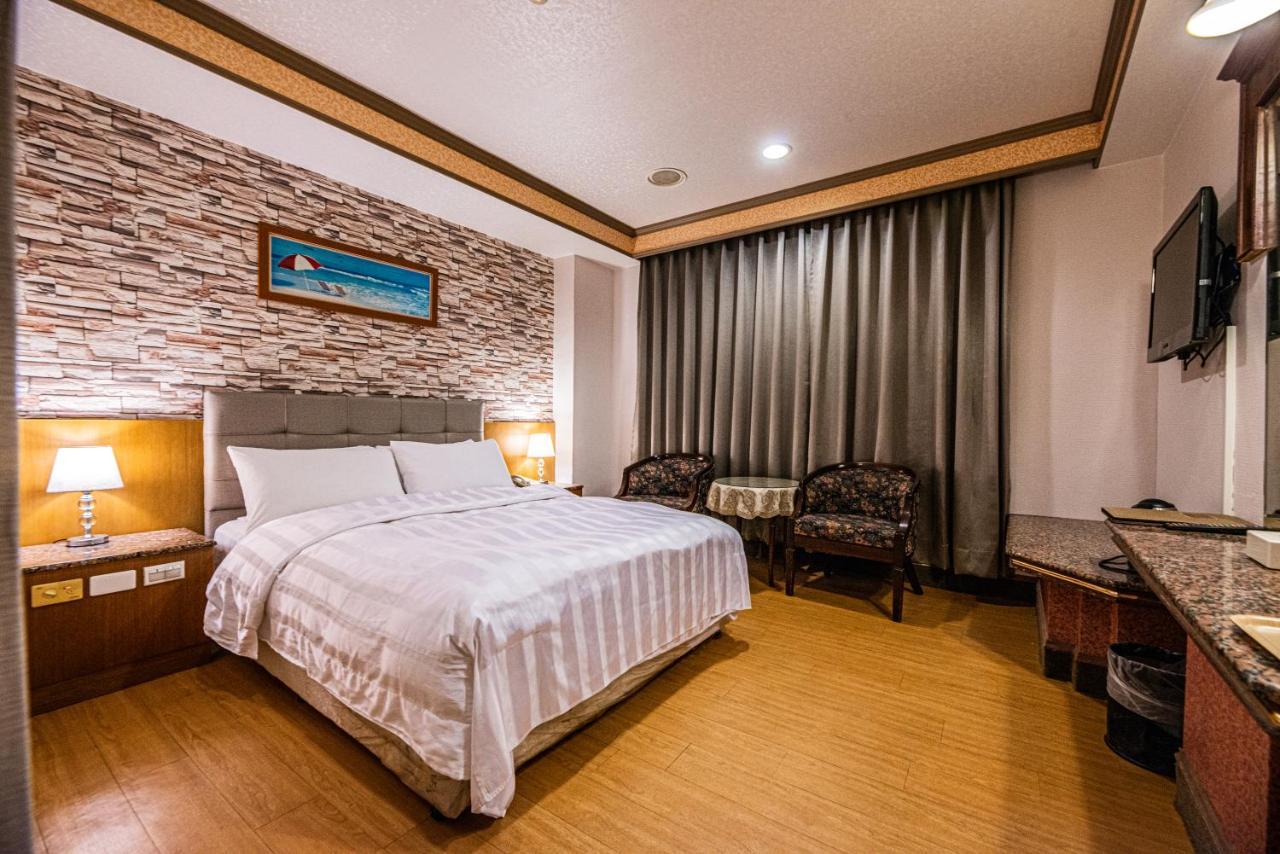 Wenpin Hotel - Pier 2 Kaohsiung Exterior photo