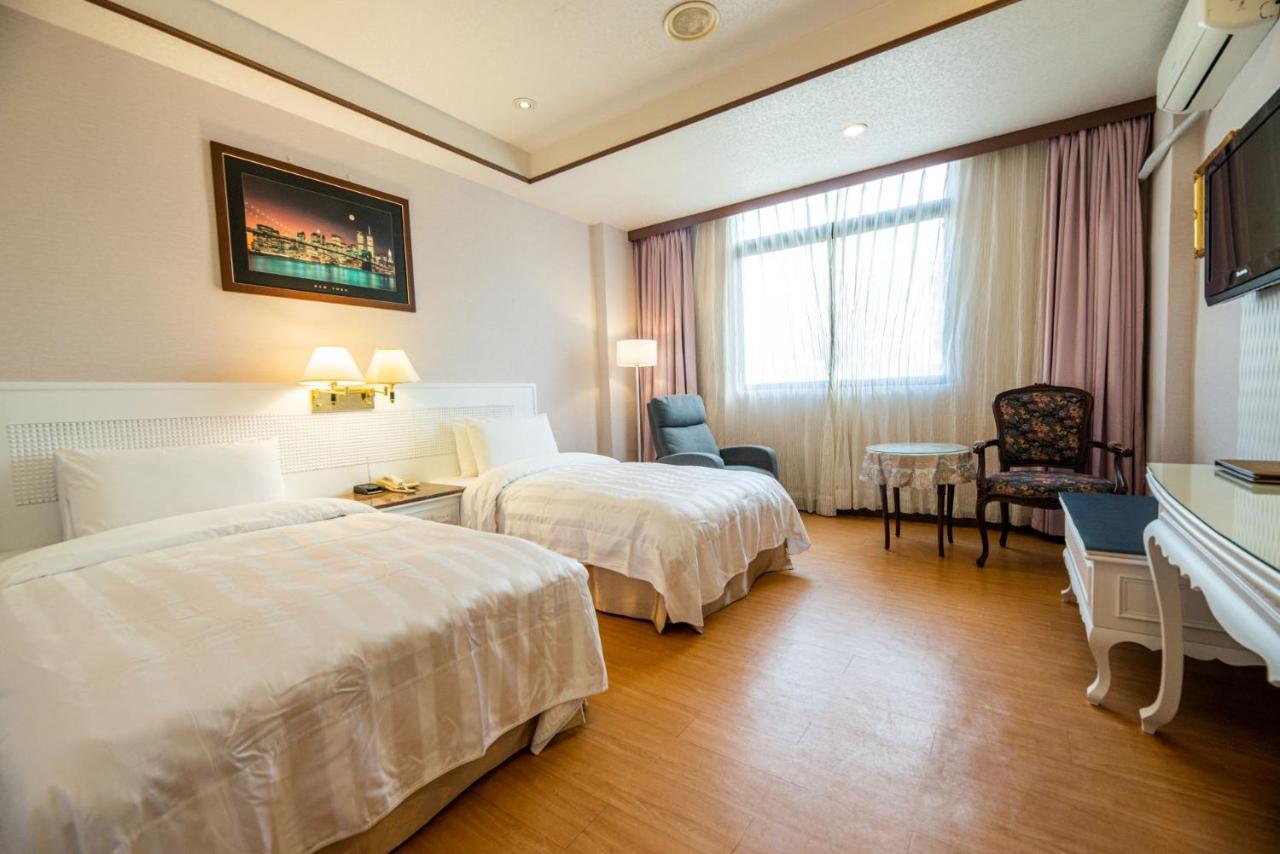 Wenpin Hotel - Pier 2 Kaohsiung Exterior photo