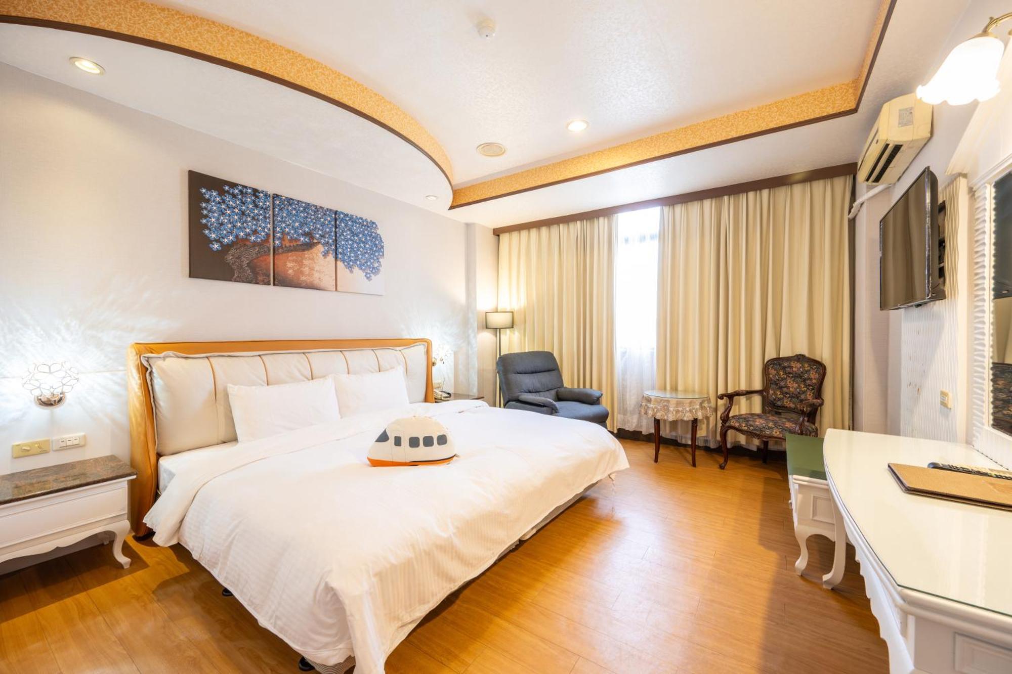 Wenpin Hotel - Pier 2 Kaohsiung Exterior photo